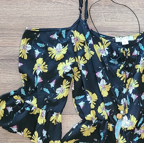 FAVLUX - Black and Yellow Romper - Elastic waist, size Medium -off Shoulder - Picture 3 of 4